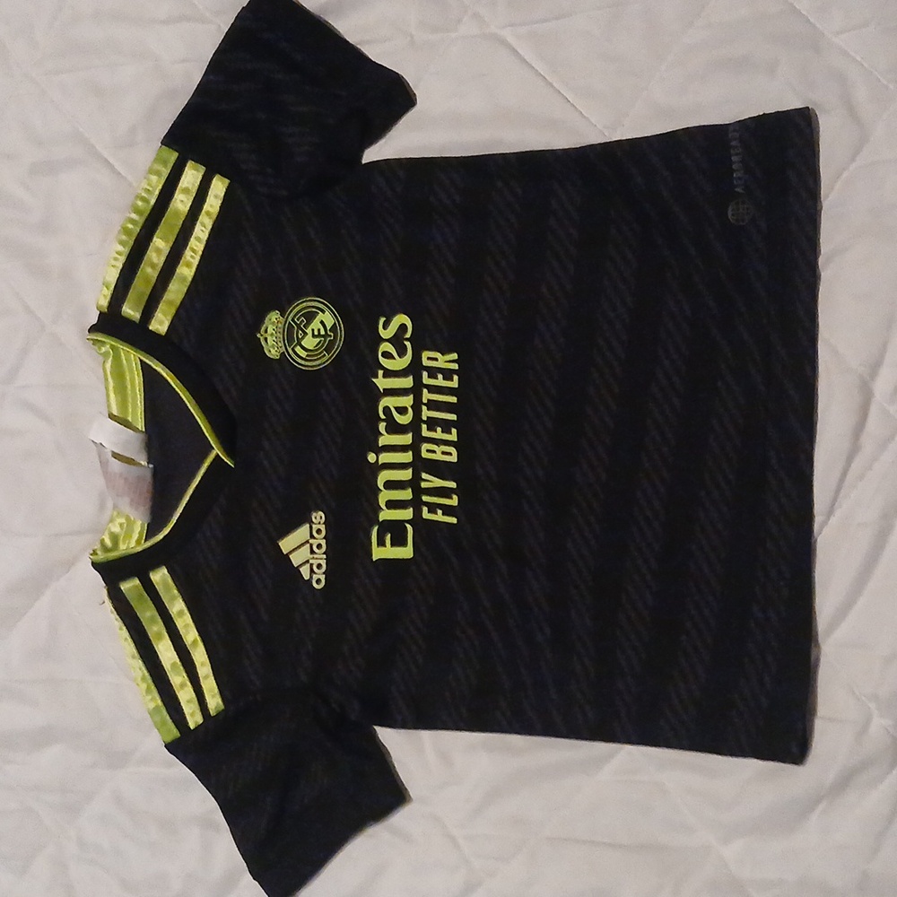 Adidas Emirates soccer jersey ..Kids 4T